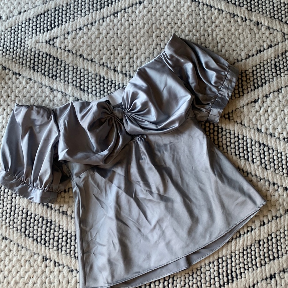 y2k venus top off the shoulders corset silver super cute and sexy